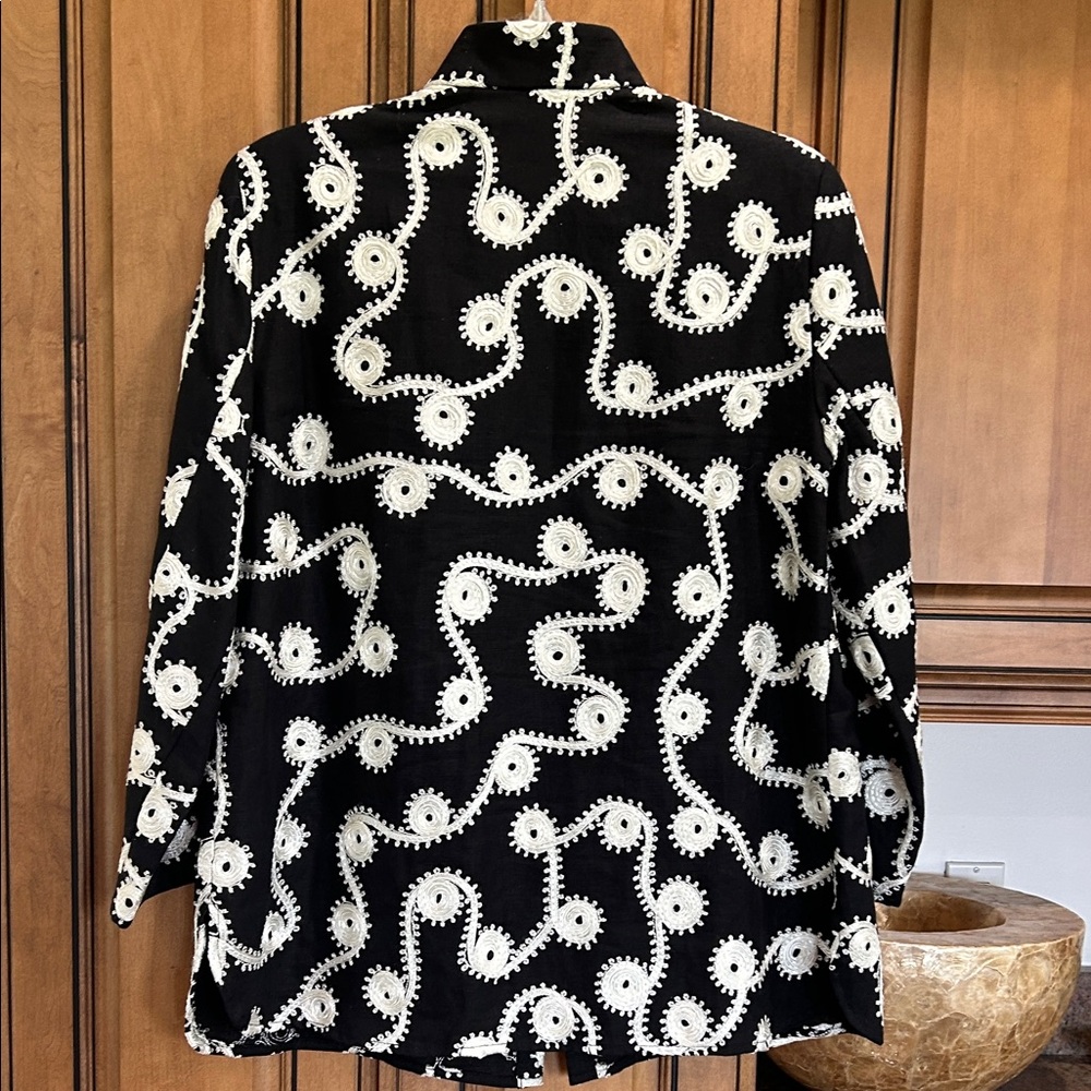 Black Embroidered Button-Front linen Blouse Jacket - Picture 6 of 6